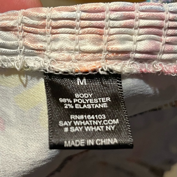 - Super cute crop to/ Size M.         D1 - Picture 8 of 9